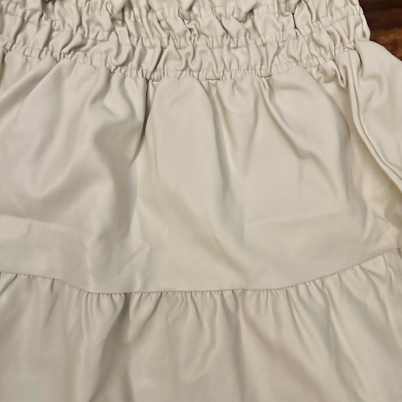 Anthropologie Cream Faux Leather Tiered Mini Skirt S - Picture 3 of 4